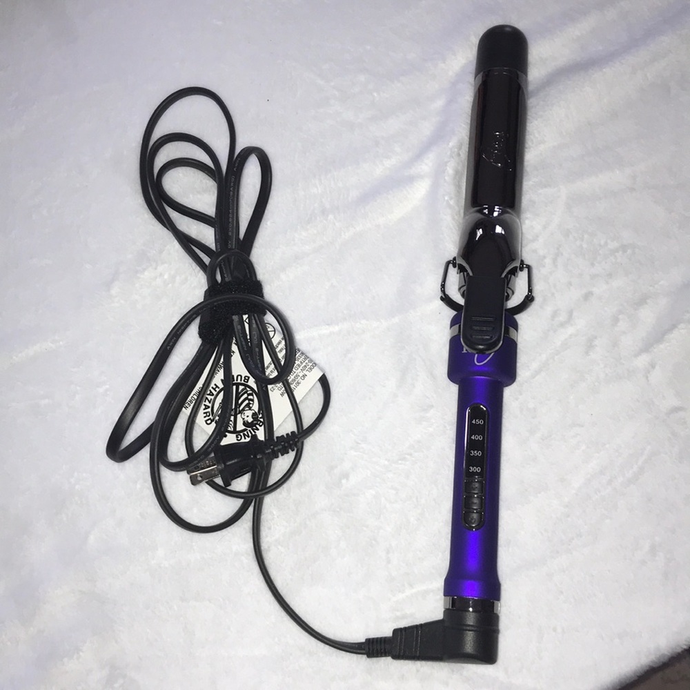 Brand New curling iron